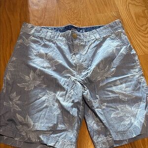 Men's Izod Gray Leaf Print Shorts